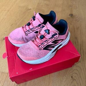 New Balance Unisex-Child FuelCell Propel V5 Bungee